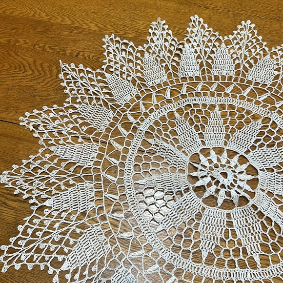 #15 29” Sunflower knitted doily size is 25” round - Picture 3 of 10
